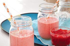 Chia tohumu ile çilekli smoothie tarifi