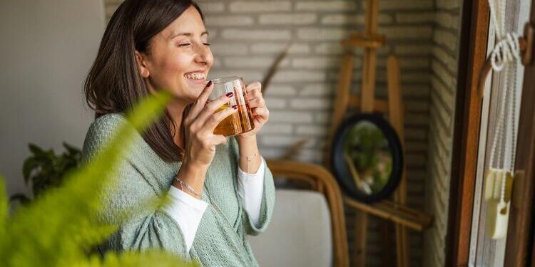Atom Çayı Nedir, Nasıl Yapılır? Bağışıklığı Güçlendiren 5 Etkisi ve Dikkat Edilmesi Gerekenler