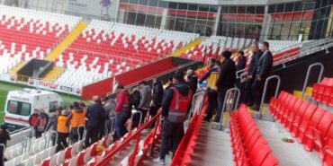 Erzincan'da tribünde kalp krizi geçiren taraftar hayatını kaybetti