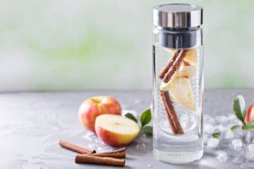 Zayıflatan 3 etkili detoks suyu tarifi