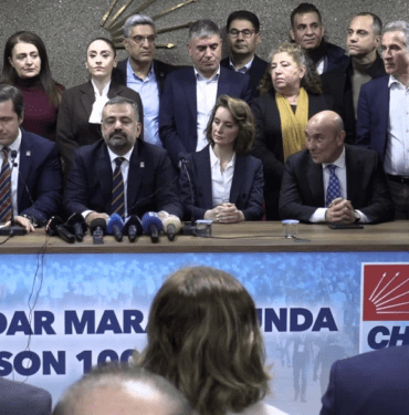 chp-izmir-il-baskani-aslanoglu-gorevi-deniz-yucelden-devraldi-iktidar-kosusunda-son-100-metredeyiz