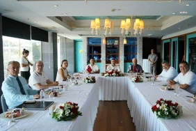 kiyi-ege-belediye-baskanlari-maaslarini-depremzedelere-bagisladi