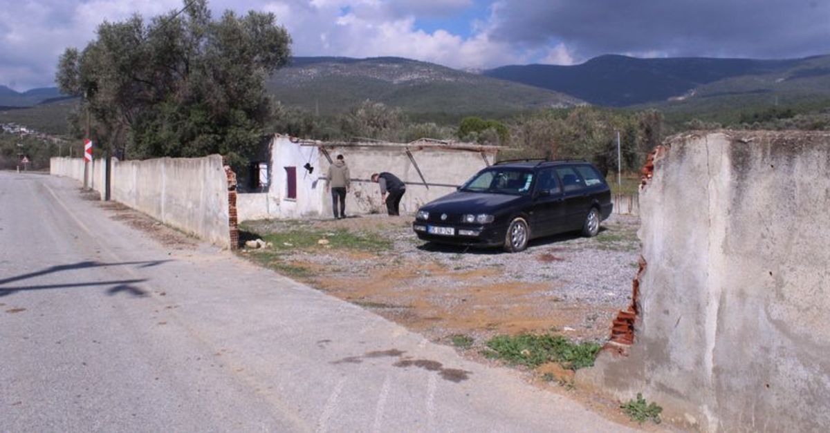 İzmir'de şaşkına çeviren olay! Hırsızlar evi çaldı