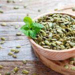 Kolesterolü düşürerek kalbe iyi geliyor! Uzmanların mutlaka tüketin dediği kalp ve damar sağlığına iyi gelen besinler