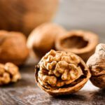 Kolesterolü düşürerek kalbe iyi geliyor! Uzmanların mutlaka tüketin dediği kalp ve damar sağlığına iyi gelen besinler