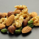 Kolesterolü düşürerek kalbe iyi geliyor! Uzmanların mutlaka tüketin dediği kalp ve damar sağlığına iyi gelen besinler