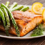 Kolesterolü düşürerek kalbe iyi geliyor! Uzmanların mutlaka tüketin dediği kalp ve damar sağlığına iyi gelen besinler