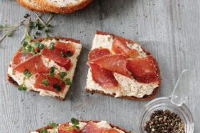 Pratik pastırmalı ekmek tarifi