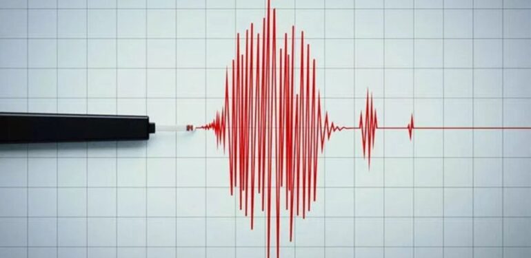 İzmir’de 3,5 büyüklüğünde deprem