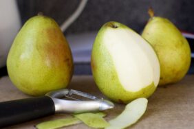 Atalarımız vitamini kabuğunda sözünü boşuna söylememiş! Armudun kabuğundaki mucize