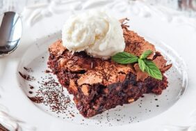 Çikolatalı bademli kek tarifi