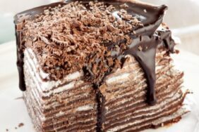 Çikolatalı krep pasta tarifi