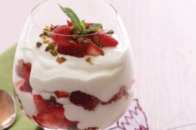 Çilekli peynirli tatlı