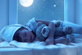 Çocuklarınızı uykusu gelince değil bu saate uyutun! Beyin gelişimi için kilit nokta