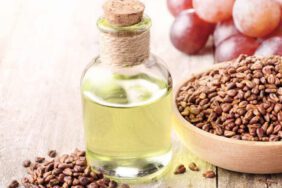 Çöp sanıp atıyoruz ama üzüm çekirdeğini 3 hafta yiyin ne oluyor görün!