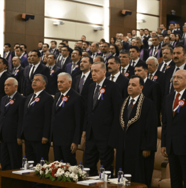 hdp-karari-nedeniyle-bahceli-nin-hedefindeydi-15820261_9414_m