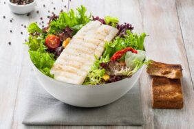 Portakallı ve pancarlı levrek salatası