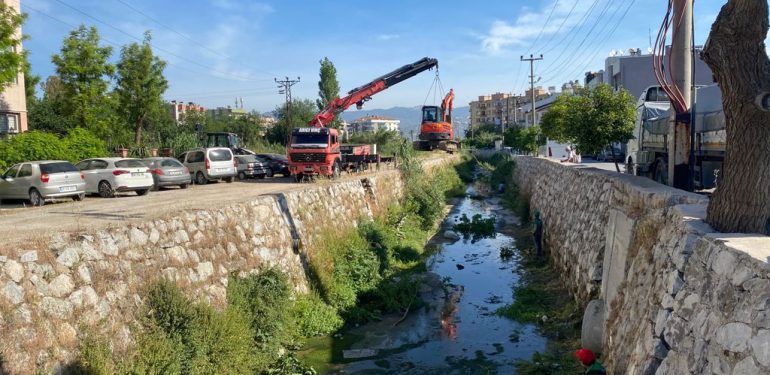 Balavca Deresinde Korkuluk ve Temizlik Çalışması Yapıldı