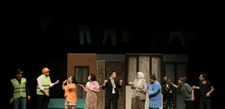 ‘Bardakçı Baba’ tiyatro oyunu Aydın’da tiyatro severler ile buluştu