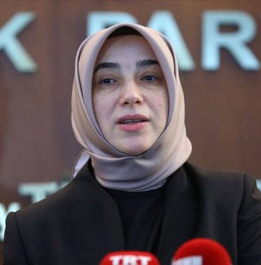 ozlem-zenginden-akp-lilere-istanbul-sozlesmesi-sitemi-kimse-bu-saldirinin-muhatabi-olmak-istemiyor