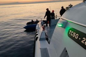 İzmir açıklarında 65 düzensiz göçmen yakalandı, 363 düzensiz göçmen kurtarıldı