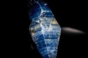 Safir Taşı Nedir, Nerelerde Ve Nasıl Bulunur? Safir Taşı Nasıl Anlaşılır? Özellikleri Ve Faydaları