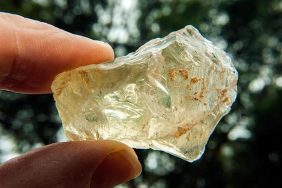 Topaz Taşı Nedir, Nerelerde Ve Nasıl Bulunur? Topaz Taşı Nasıl Anlaşılır? Özellikleri Ve Faydaları