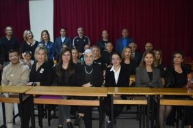 manisanin-tek-ogretmenler-korosu