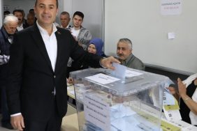 ahmet akın oy kullandı