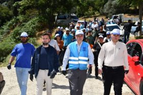 akmesci̇tte-25-ton-çöp-topladi-1