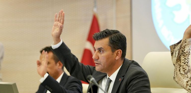 Ferdi Zeyrek’den tehditlere cevap: Tehditlere boyun eğecek bir adam değilim