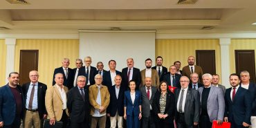 Başkan Özalper partisinin il ve ilçe önceki dönem başkanlarıyla buluştu