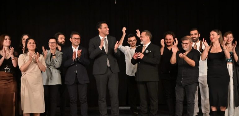 Manisa Şehir Tiyatrosu perdelerini açıyor