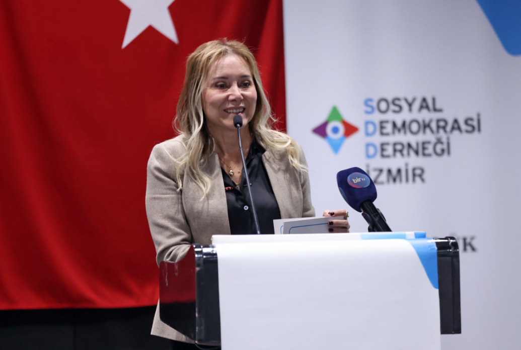 nilüfer çınar mutlu