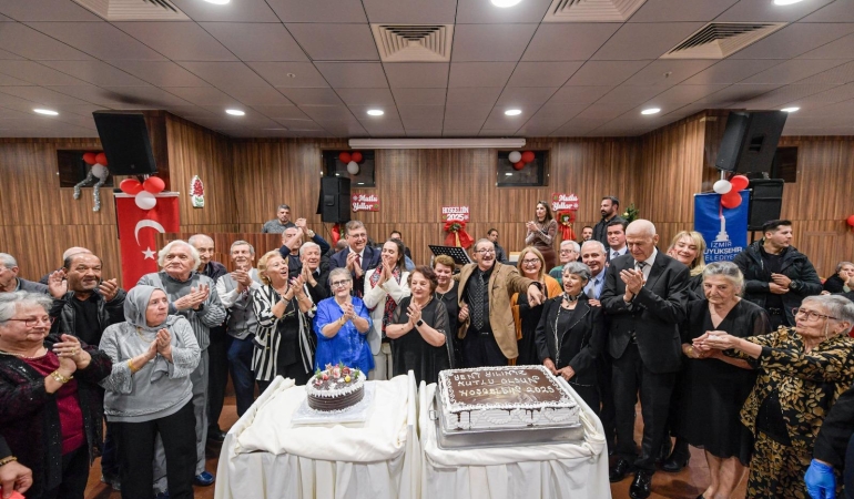 Huzurevinde yeni yıla merhaba buluşması