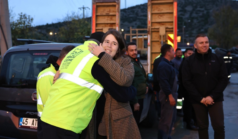 Lal Denizli: Sağlıklı, mutlu bir 2025 yılı diliyorum