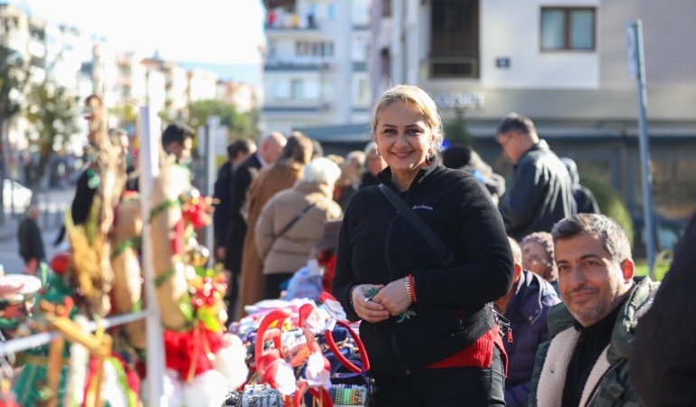 Buca Belediyesi’nden Yeni Yıl Hediyelik Eşya Pazarı –