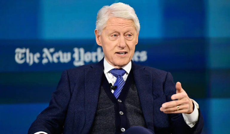 Bill Clinton Hastaneye Kaldırıldı