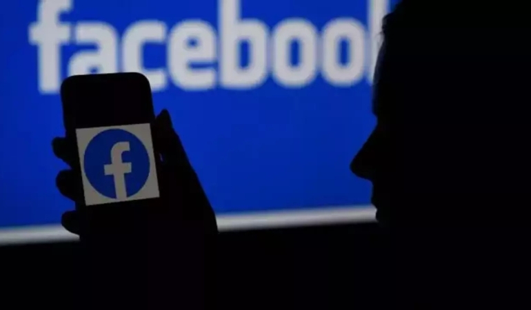 Facebook Moderatörlerinden Şirkete Travma Davası