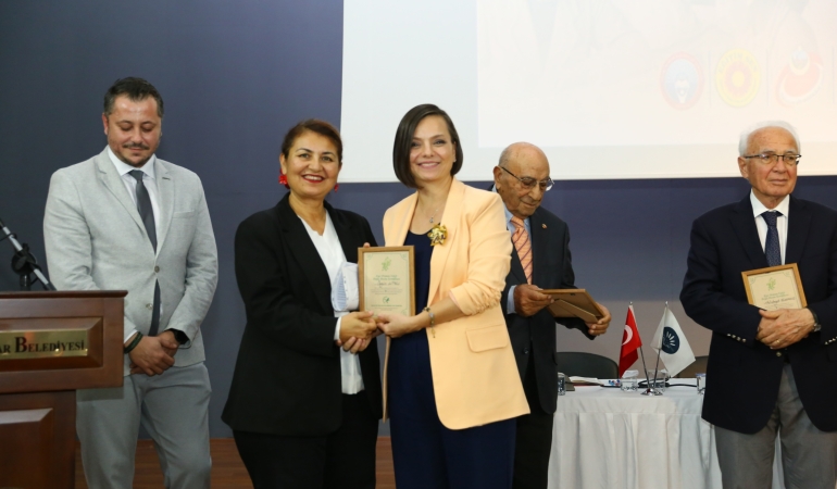 Karabağlar’da “Eğitimin dünü ve bugünü” konuşuldu