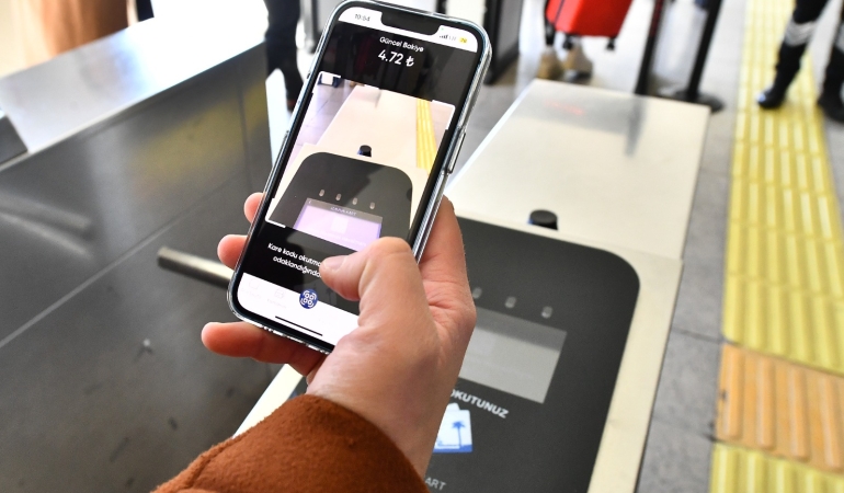 Dijital İzmirim Kart ile Kart taşıma, bakiye yükleme derdi yok, akıllı telefon var