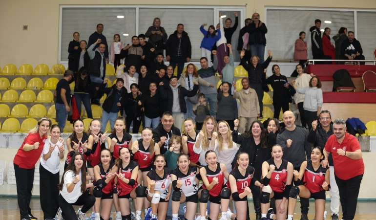 Şehzadeler Belediyesi Küçük Kızlar Voleybol Takımı final grubuna yükseldi
