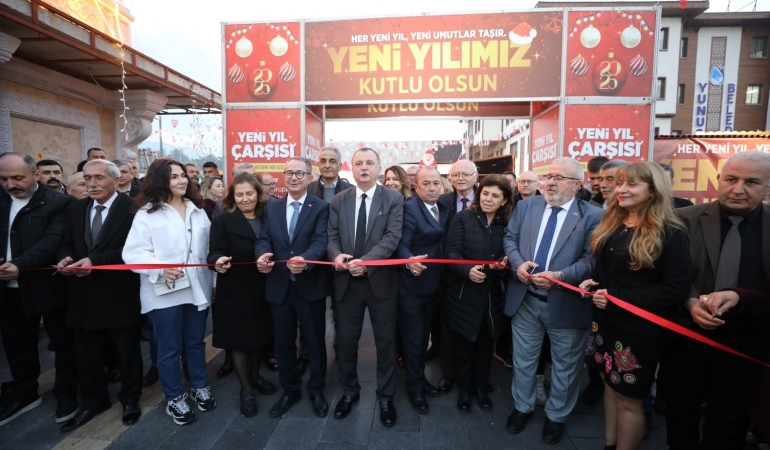 Yunusemre’de Yeni Yıl Çarşısı açıldı