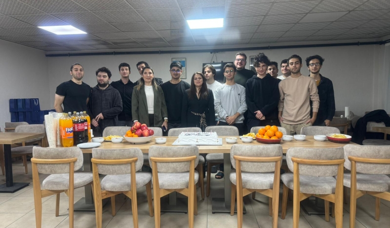 Sosyal Tesislerde kalan gençler yılbaşı gecesi yalnız bırakılmadı!