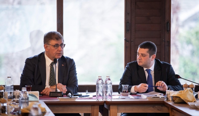 “İzmir’in ana arterlerini yenileyeceğiz”