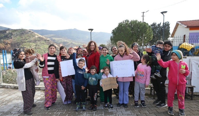 Başkan Ünsal sözünü tuttu; Sancaklı’ya futbol sahası ve oyun alanı geliyor!