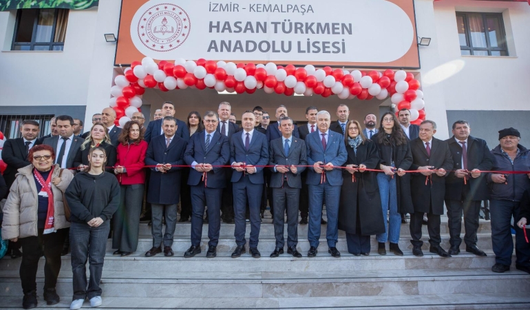 Özgür Özel: Maaş dağıtamasın diye 1,7 milyarı belediyeden kesen bir zihniyet var