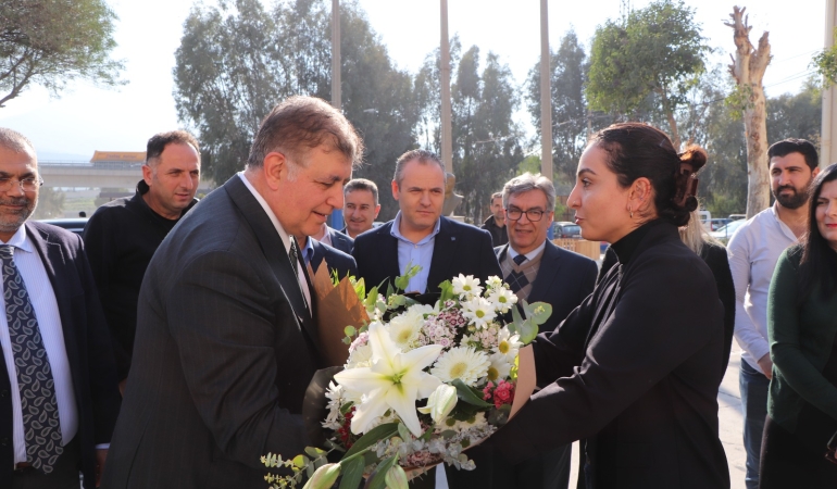 Başkan Tugay İZBETON işçileriyle buluştu