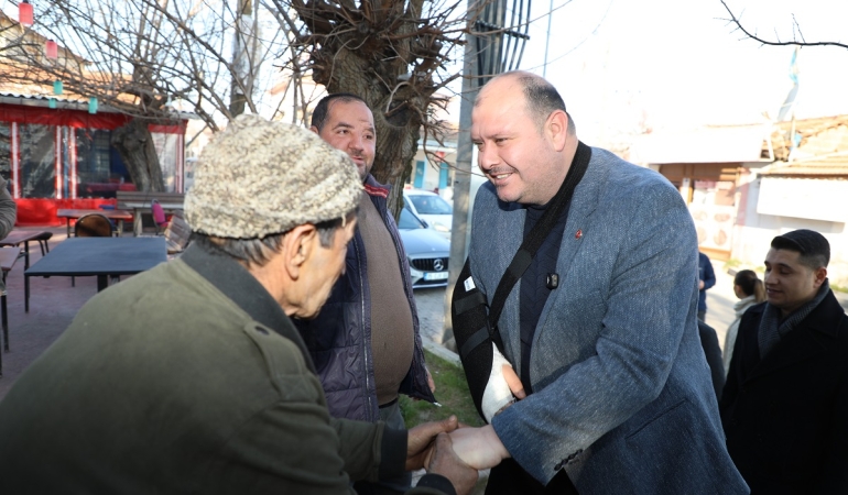 Menderes Belediye Başkanı İlkay Çiçek mahalle ziyaretlerine devam ediyor. 