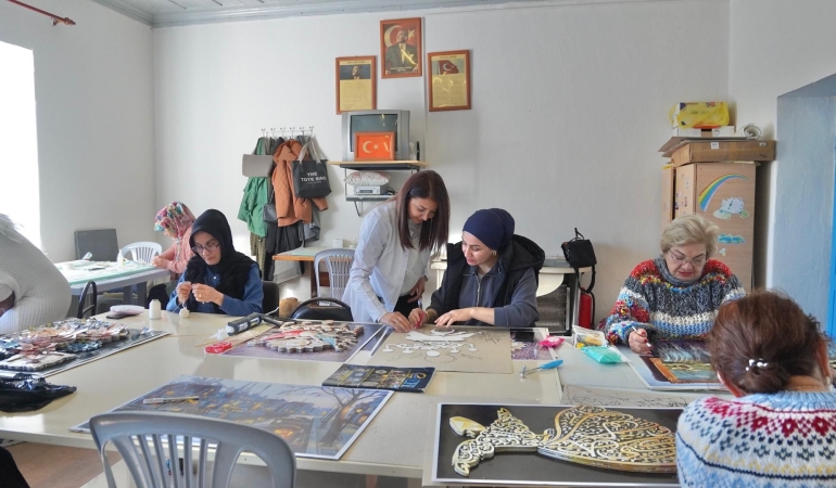 Denizli: 22 kadınımız okuma yazma kursu ile yeni bir başlangıç yapıyor 